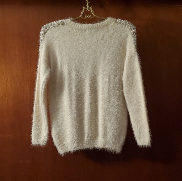 Katsumi fuzzy sweater with pearl accents - Picture 2 of 11